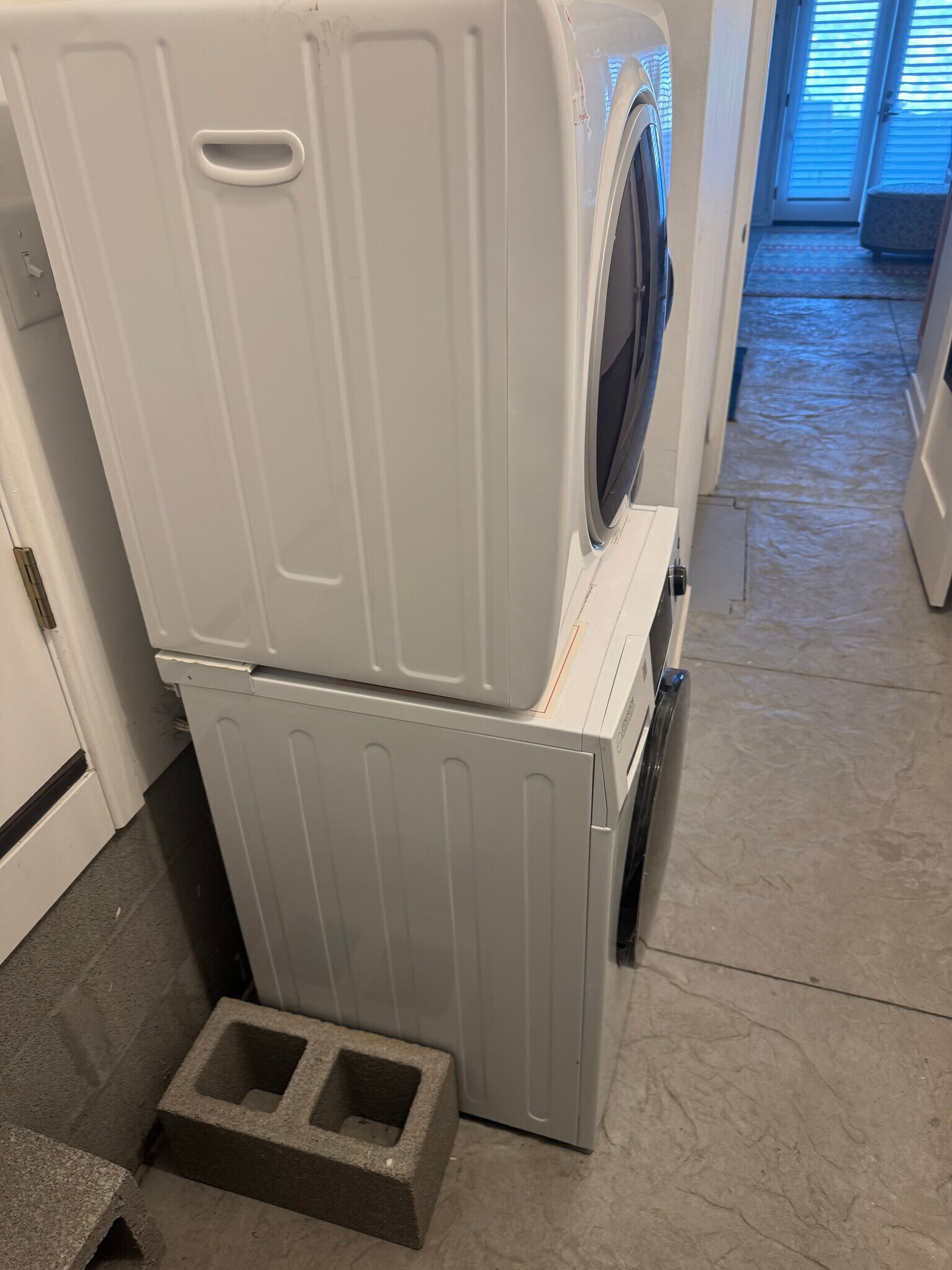 Building Photo - 342 S Mount Vernon Ave