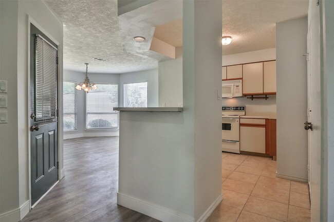 Building Photo - 10910 Scenic Dr