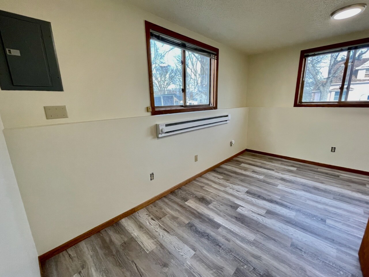 Building Photo - 902 W Lincoln Ave #2