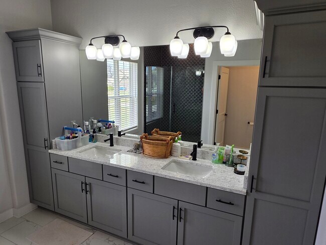 Building Photo - W239N3777 River Birch Ct