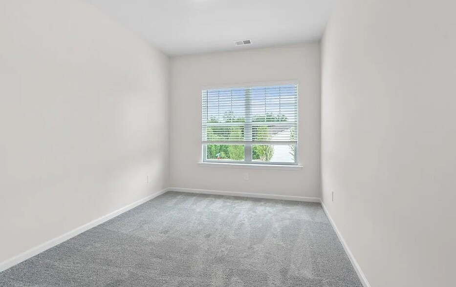 Building Photo - 257 Dupont Dr