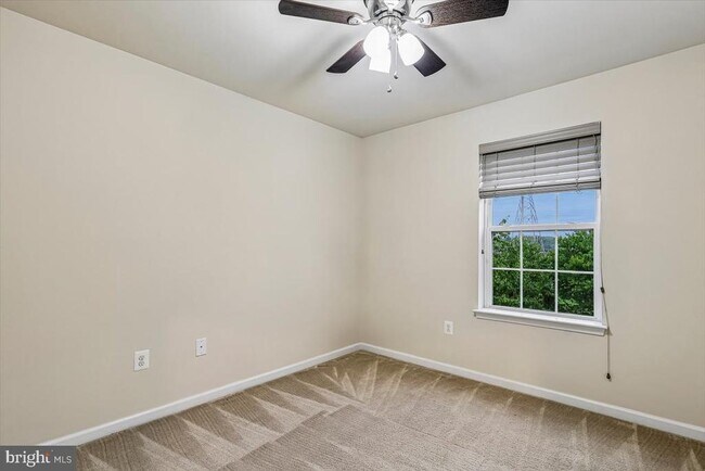Building Photo - 1004 Red Clover Rd