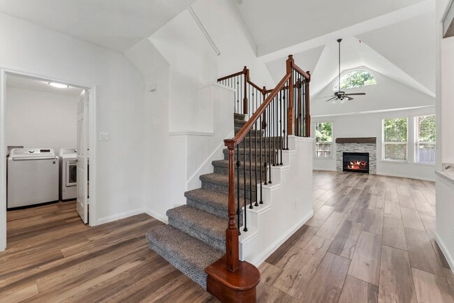 Building Photo - 2 Granite Path Pl
