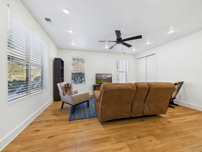 Building Photo - 113 Coker Ln