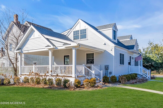 Building Photo - 611 St Clair Ave