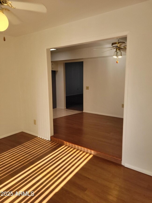 Building Photo - 10060 W Royal Oak Rd