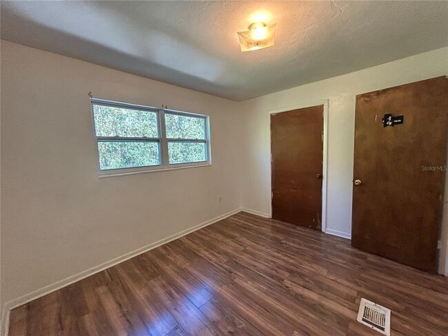 Building Photo - 2614 SW 31st Pl