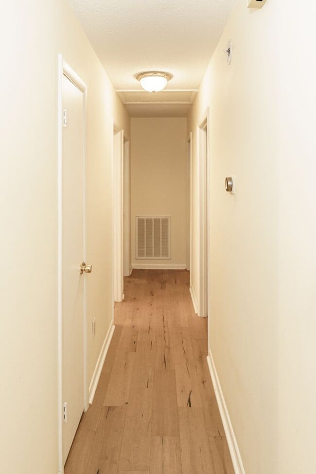 Building Photo - Beautiful 4 bedroom in the heart of Mossy Oaks!