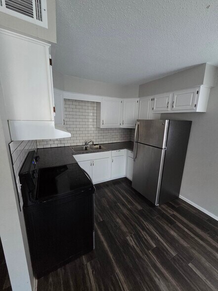 Building Photo - 3223 Schuetzen Ln