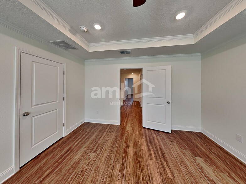 Building Photo - 157 Onate Cir