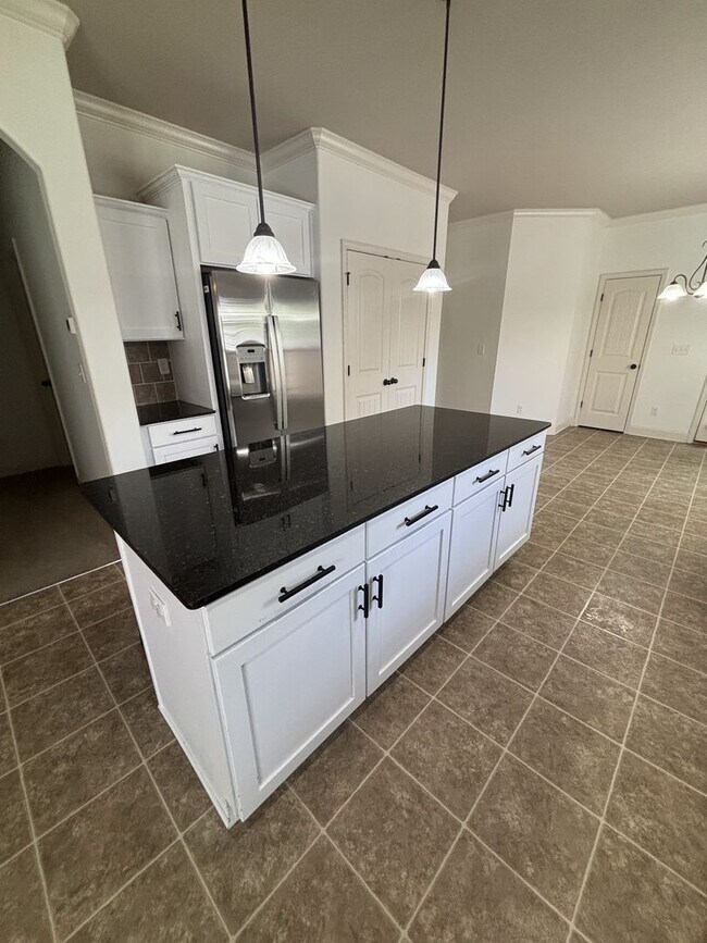Building Photo - 3 Bed 2 Bath Home In Westover With A 2 Car Garage