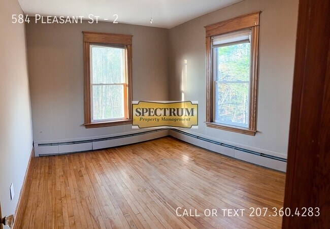 Building Photo - 584 Pleasant St