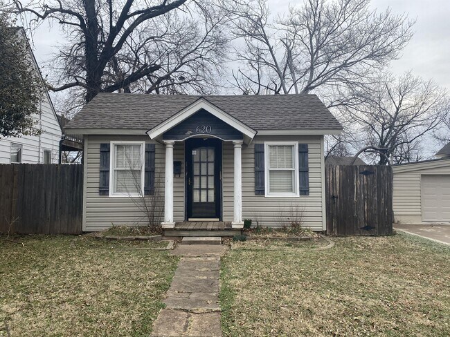 Primary Photo - 620 North Blvd