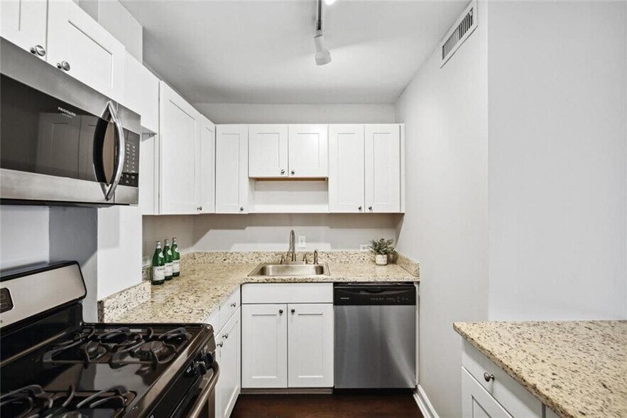 Building Photo - 2285 Peachtree Rd
