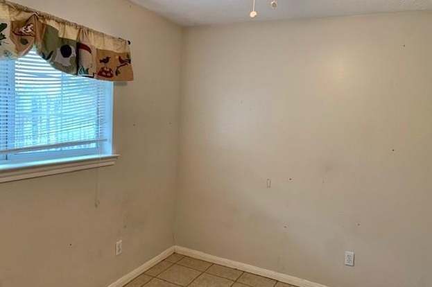 Building Photo - 802 Mary Ann Dr