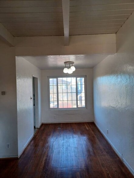 Building Photo - 825 61st St