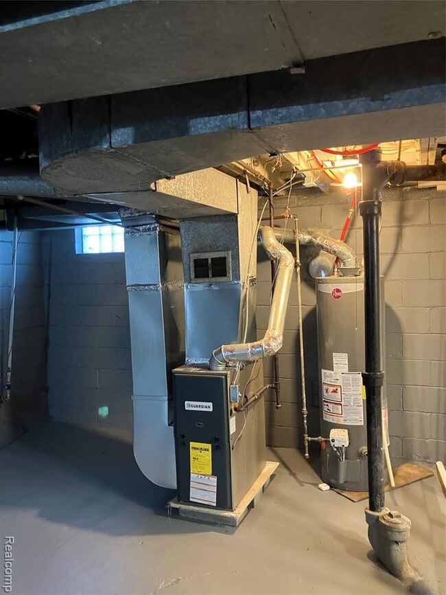 Building Photo - 20034 Rosemont Ave