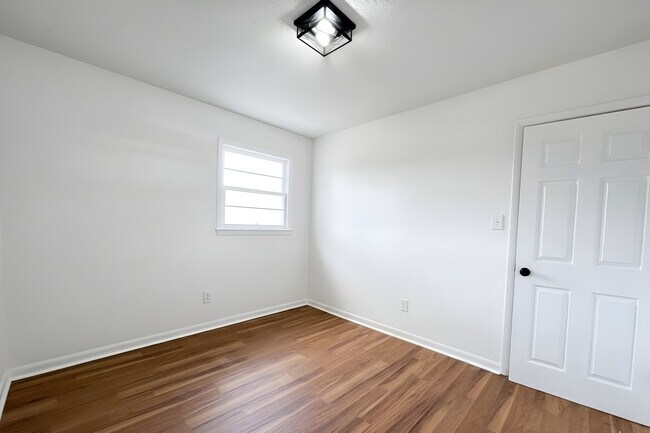 Building Photo - Lawndale