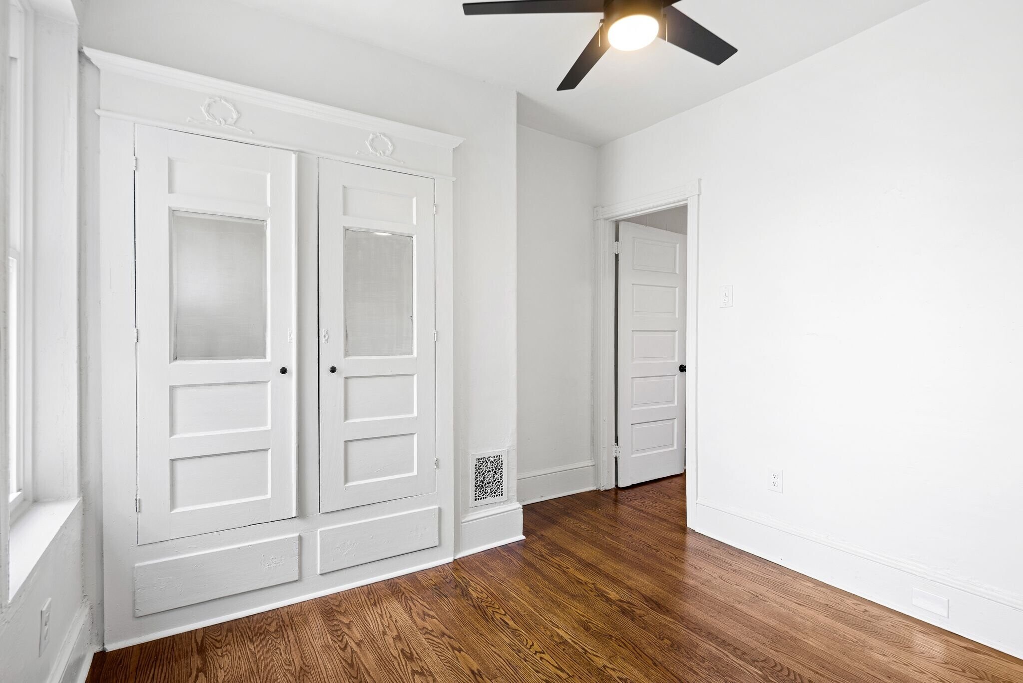 Building Photo - 1329 S Lindenwood St