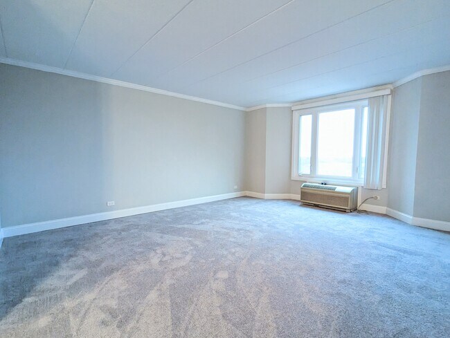 Building Photo - 1 Renaissance Pl