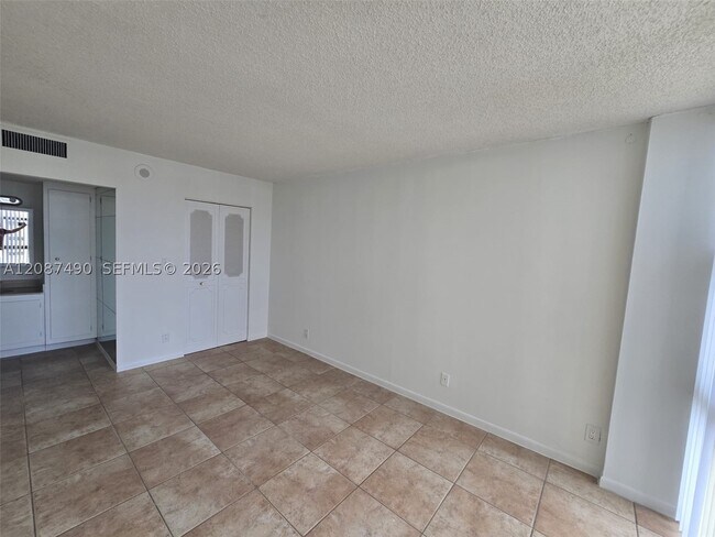 Building Photo - 16919 N Bay Rd