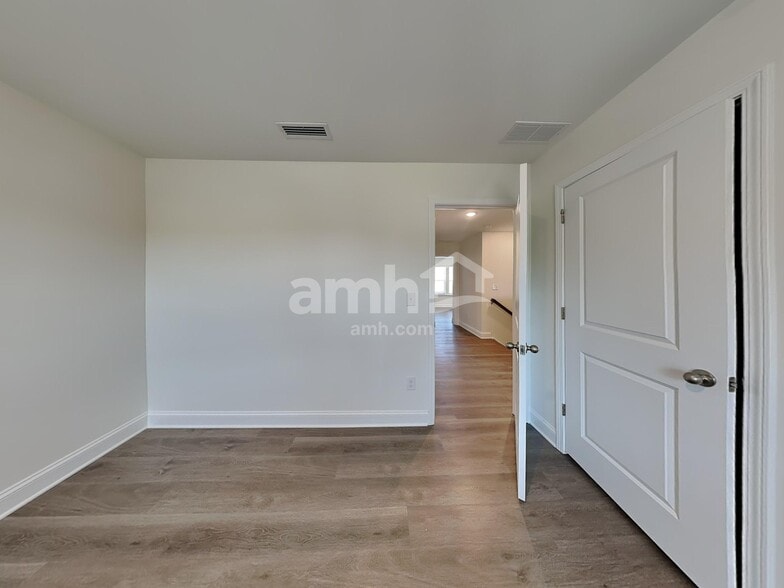 Building Photo - 3460 Lincoln Hts Ln