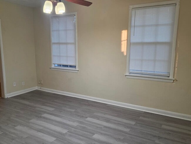 Building Photo - POS3235