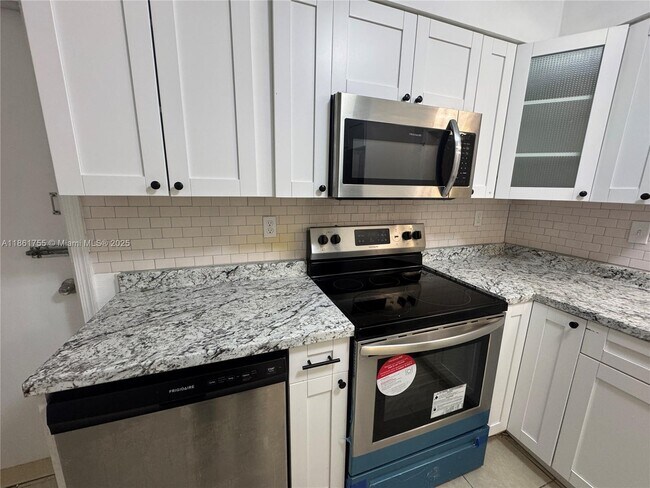 Building Photo - 7205 NW 76th Pl