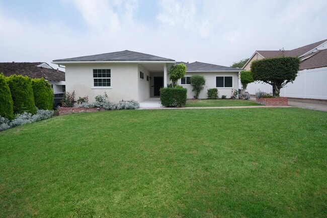 Building Photo - 415 Amherst Dr