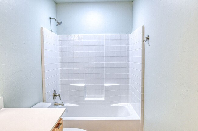 Building Photo - 2713 Clifton Ter