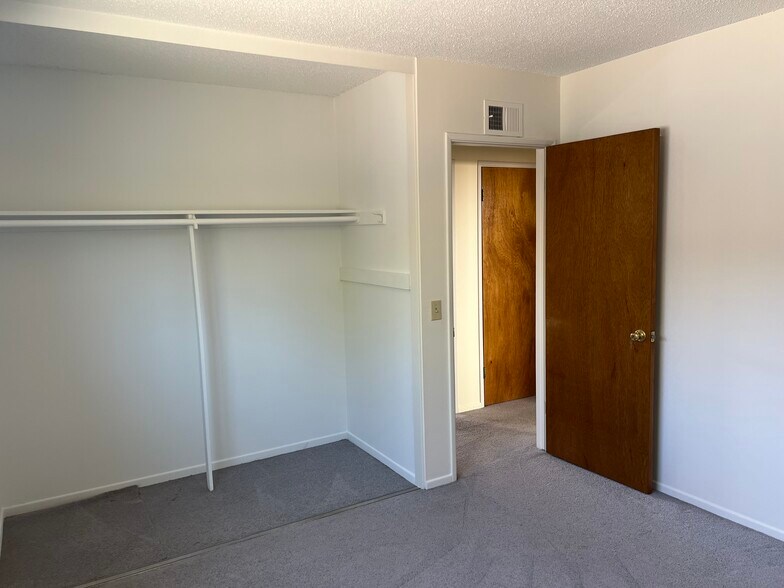 Building Photo - 7548 Newport Dr