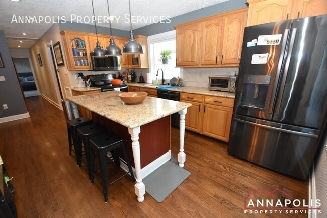 Building Photo - 1200 Bay Highlands Dr