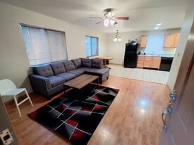 Building Photo - 819 H St