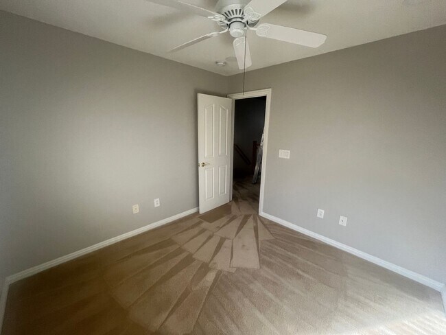 Building Photo - 3 Bedroom Townhome - Centennial Hills