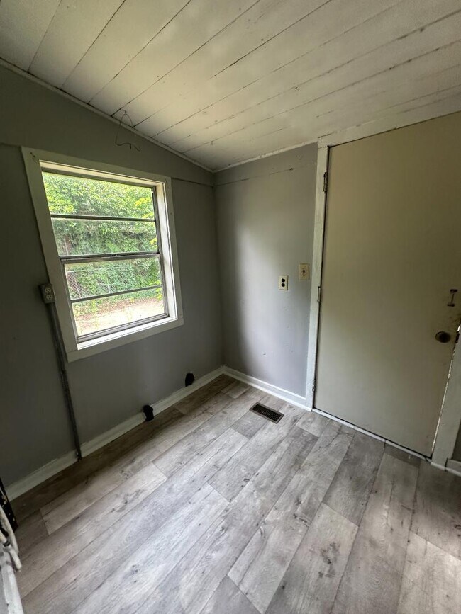 Building Photo - 4370 Mikado Ave