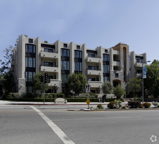 Toluca Lake 10355 Riverside Dr North Hollywood CA 91602 Apartment