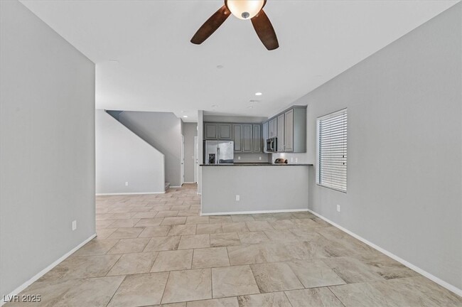 Building Photo - 8920 Hand Painted Ct