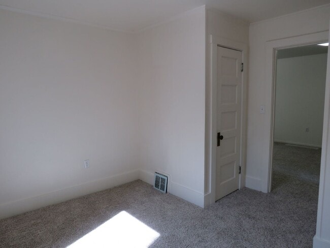 Building Photo - Cute and Charming 2 Bed/ 1 Bath Stand Alone Condo!