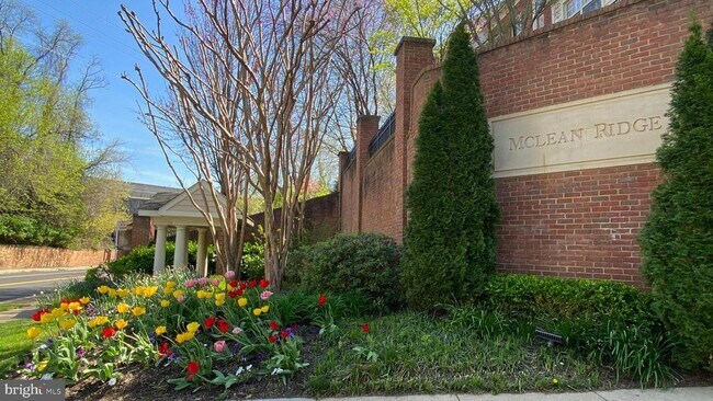 Building Photo - 7449 Carriage Hills Dr