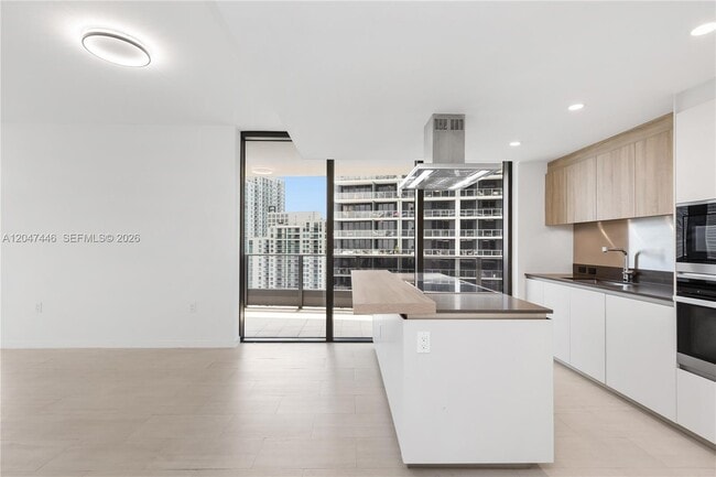 Building Photo - 1000 Brickell Plaza
