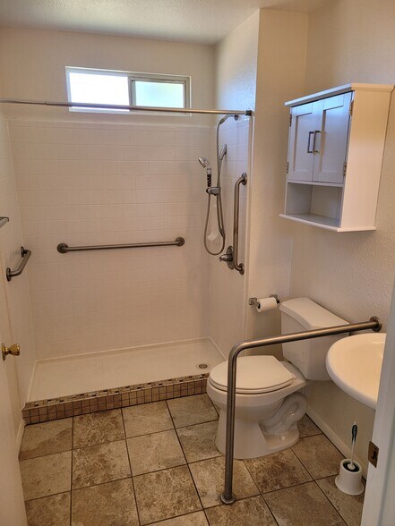 Building Photo - 1033 S 5th St