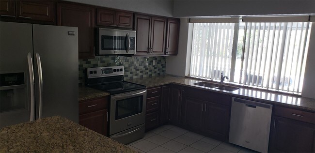 Building Photo - 481 SW 58th Ave