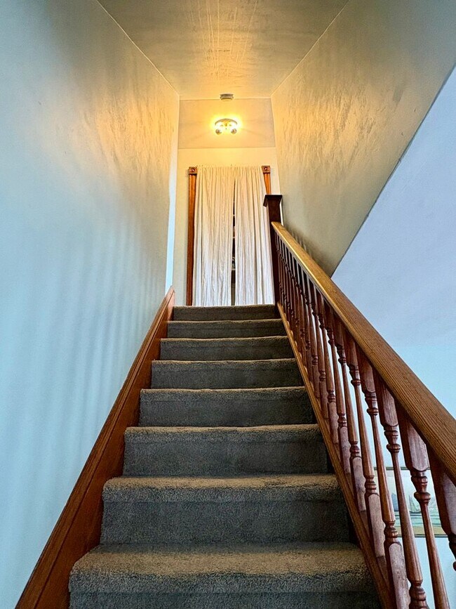 Building Photo - Large 4 bedroom house near Waynesboro Hospital