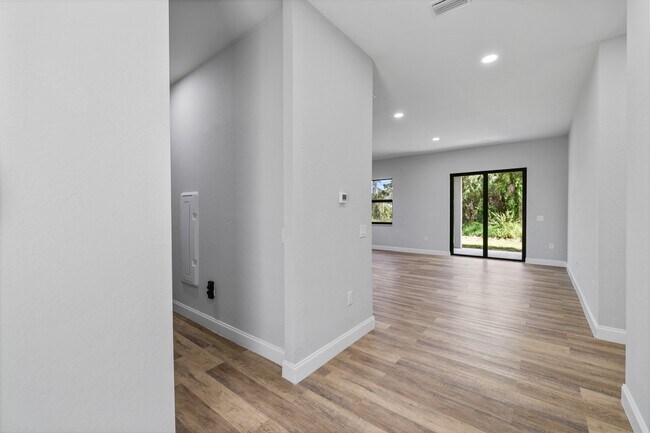 Building Photo - 623 Franklin