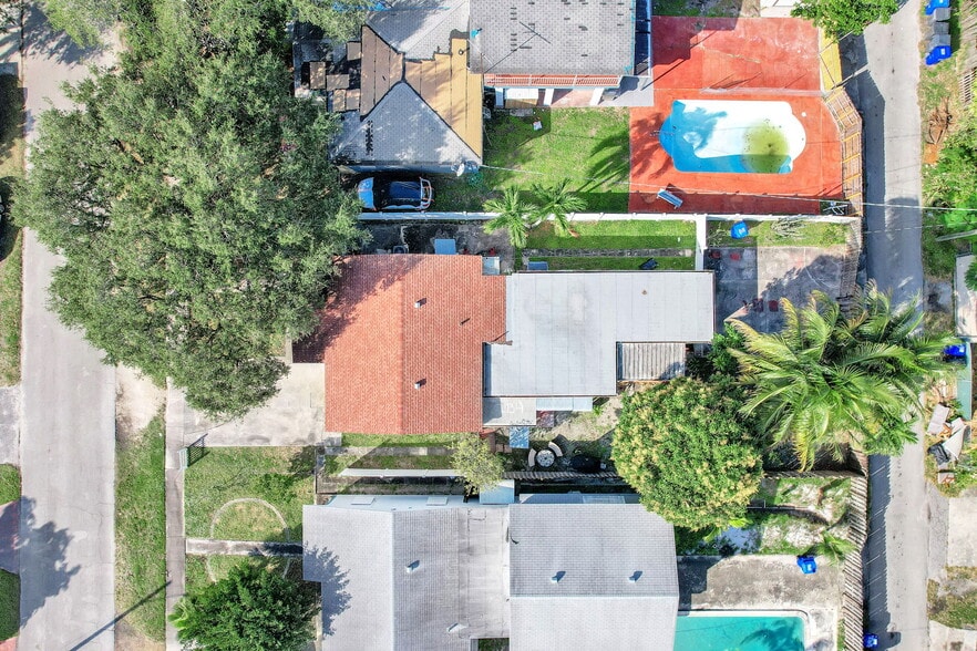 Building Photo - 2419 Coolidge St