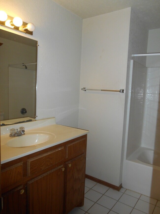 Building Photo - 3320-3322 Ridgecrest Cir