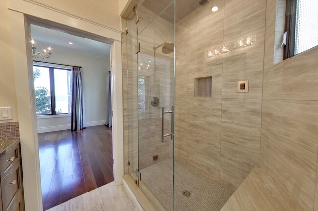 Building Photo - 2045 Hyde St