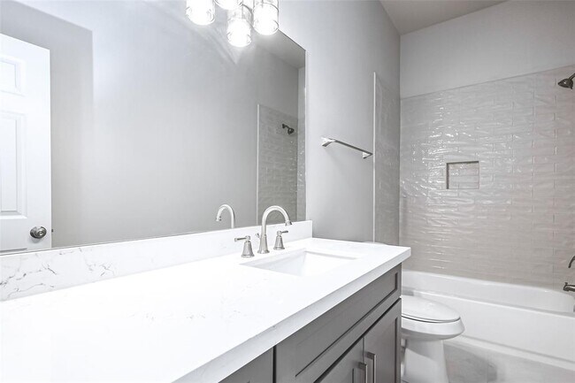 Building Photo - 6215 Suncrest Ct