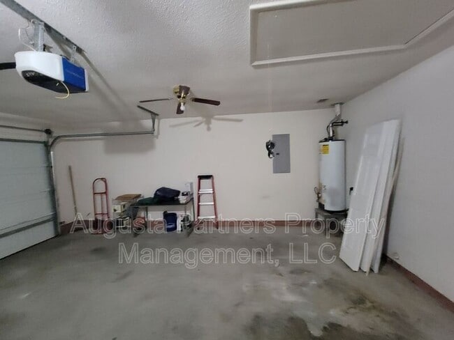 Building Photo - 2312 Perot Dr