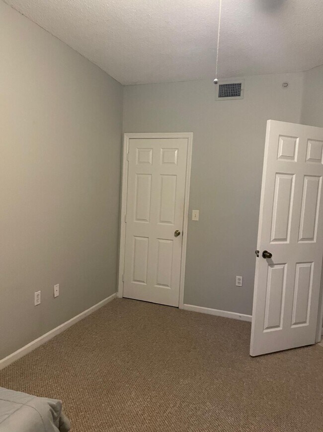 Building Photo - 2060 Greenview Shores Blvd